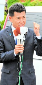 政治改革を訴える泉代表＝２１日、島根県安来市安来町