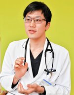巡回診療の現状と課題を語る谷口さん＝鳥取県日南町生山の日南病院