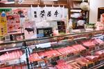 　「常陸牛」を販売する精肉店「肉のイイジマ」＝３月、水戸市