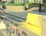 　検察合同庁舎に投げ付けられた黄色いペンキ＝１９９２年９月２８日