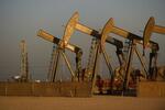 　米テキサス州で稼働する原油などの採掘設備＝２０２２年４月（ＡＰ＝共同）