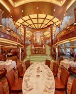 　英国の豪華客船「クイーン・エリザベス」船内のブリタニア・レストラン（提供写真）