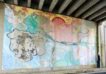 地元中学生がデザインした壁画。劣化が進み、住民からは修復を願う声が上がる＝米子市淀江町福岡