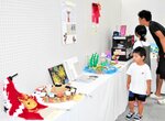 夏休み中に制作した力作が展示されている会場＝７日、新温泉町湯の町民センター