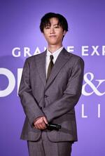　発表会に登場した阿部亮平＝東京都中央区