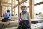 　過去の経験から得た万博の見学術について語る山田外美代さん＝４月２１日、大阪市此花区