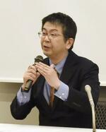 　記者会見する国立がん研究センターの河野隆志がんゲノム情報管理センター長＝８日午後、東京都中央区