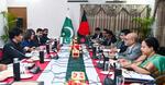 　バングラデシュ（右側）とパキスタンによる外務次官協議＝２０２５年４月、バングラデシュ・ダッカ（バングラデシュ外務省提供、ＡＰ＝共同）
