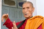 　インタビューに応じる佐々井秀嶺氏＝５月２９日、インド・ナグプール（共同）