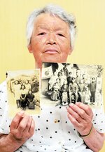 終戦の日の午後に同級生たちと撮った写真（左）などを手にする山根さん。「戦時下の教育は厳しかったが、時代が時代だから仕方がなかった」と語る＝香美町村岡区川会