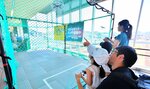 「がいなロード」でドローンサッカーを体験する参加者たち＝１８日、ＪＲ米子駅