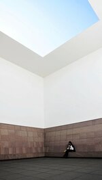 ジェームズ・タレル　«　ブルー・プラネット・スカイ　»　
２００４　金沢２１世紀美術館蔵