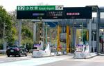 　ＥＴＣに障害が発生した中央自動車道小牧東インターチェンジ＝７日午前１１時１２分、愛知県小牧市