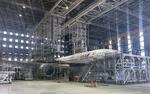 　航空機整備専門会社「ＭＲＯ　Ｊａｐａｎ」の格納庫＝２０２４年１月、那覇空港