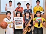 部活動フェスティバルのチラシを持ち参加を呼びかける気高中の生徒ら