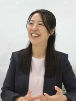 　取材に応じる「ハマキャスト」の浜中陽子社長＝２０２３年１０月