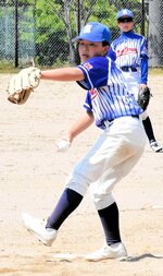 決勝　安定感のあるピッチングで２安打無失点に抑えた浜坂の山本