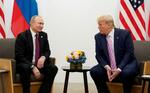 　２０カ国・地域首脳会議（Ｇ２０サミット）に合わせて大阪で会談するトランプ米大統領（右）とロシアのプーチン大統領＝２０１９年（ロイター＝共同）