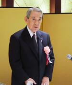 　関西経済連合会会長に再任され、記者会見する松本正義氏＝２６日午後、大阪市北区