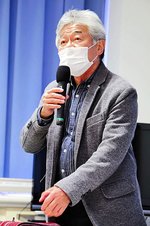 「皆が既にアートラーニングに足を踏み入れている」と分析する根鈴館長＝２２日、倉吉市上灘町の上灘コミュニティセンター