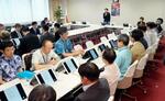 　自民党本部で開かれた沖縄振興調査会の会合＝８日午後、東京・永田町