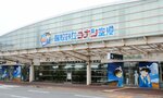 次期運営事業者を公募する鳥取空港。名探偵コナンのイラストやモニュメントなどが飾られ、観光スポットとしてにぎわう＝鳥取市湖山町西４丁目