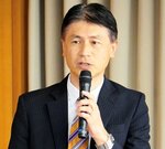 「ｅ―メタン」による脱炭素化について説明する藤木氏＝２４日、鳥取市本町３丁目の鳥取商工会議所