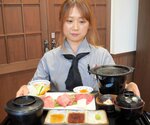 当日の予想最高気温で値段が変わる「但馬牛バーベキュー食べ比べランチ」＝香美町村岡区大糠の道の駅村岡ファームガーデン
