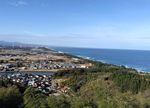 風土記館からの羽合平野と日本海の眺め＝２０２３年12月14日、湯梨浜町