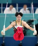 　男子団体総合決勝　岡慎之助のつり輪＝パリ（共同）