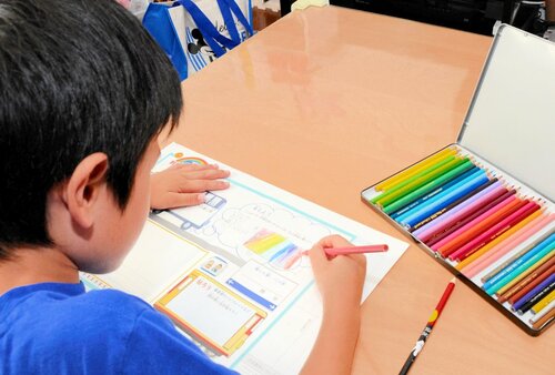 公共交通機関で出かけた「旅の思い出」の作品を募集中