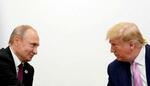 　会談するトランプ米大統領（右）とロシアのプーチン大統領＝２０１９年６月、大阪（ロイター＝共同）