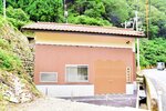 設備と建屋が一新された根雨発電所＝１１日、日野町金持
