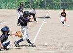 香住の寺川は二回、左翼を抜ける適時打を放ち点差を広げた＝健康公園多目的グラウンド