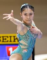 　女子個人総合決勝　岸里奈の床運動＝高崎アリーナ