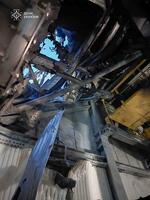 　破壊されたチェルノブイリ原発４号機を覆う建物＝１４日（ウクライナ非常事態庁提供・ＡＰ＝共同）