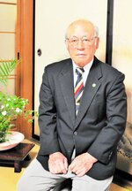 受章の喜びを語る寺谷さん＝新温泉町井土