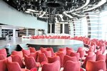 魅惑の舞台　有料のシアター。乗船客を魅了するパフォーマンスやショーが繰り広げられる