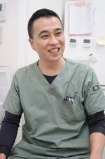 　帯状疱疹ワクチン接種の意義について語る中野皮膚科クリニックの松尾光馬医師＝東京都中野区
