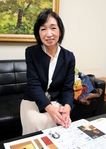 「人間味のある長江さんを感じてもらえたら」と話す松本さん＝米子市両三柳の新日本海新聞社西部本社
