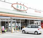 関金地区振興協議会と店舗運営について交渉している「みかもストアー」＝岡山県真庭市蒜山上長田