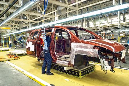 　米ミシシッピ州の日産自動車キャントン工場の製造ライン