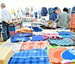 来場者らでにぎわう会場