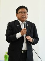 祭りの盛り上げに向けて関係者に協力を求める広田市長＝１７日、倉吉市役所第２庁舎
