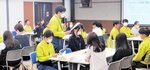 意見を発表する参加者