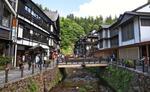 　銀山温泉の街並み＝２０２４年５月、山形県尾花沢市