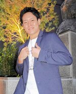 ポップディオと演歌の二刀流を目指す木村徹二＝大阪市中央区