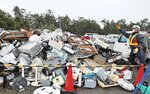 石川県珠洲市の仮置き場に運び込まれた災害ごみ＝６日午前