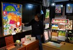息子の作品を展示するミュージアムをオープンさせた山本さとみさん＝１６日、若桜町岩屋堂