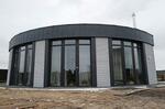 　ナタリア・ベレゾフさんが住む３Ｄプリンター住宅＝２月、ウクライナ・イルピン（共同）